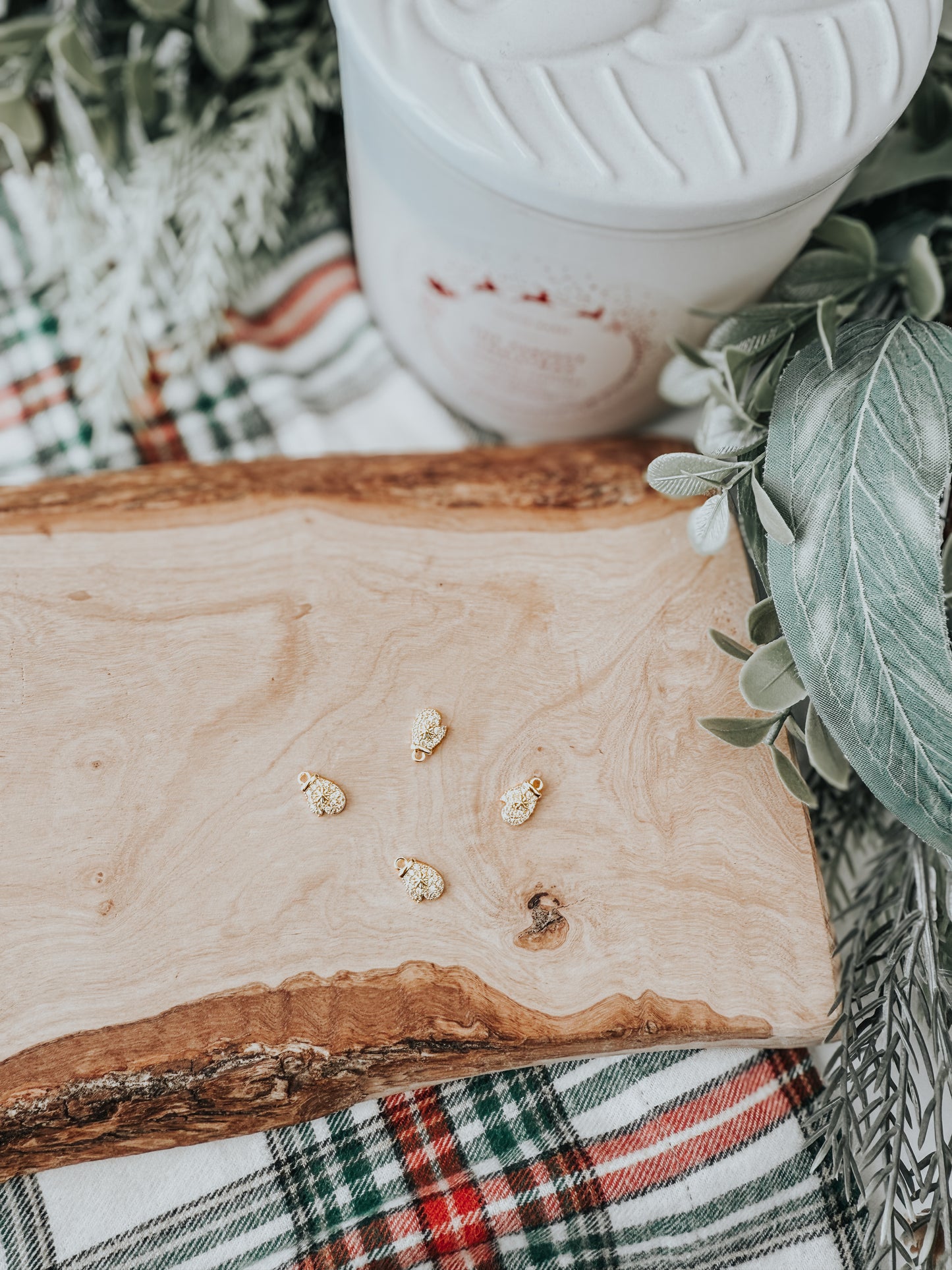 pave cz mitten 18k gold plated | collar charm