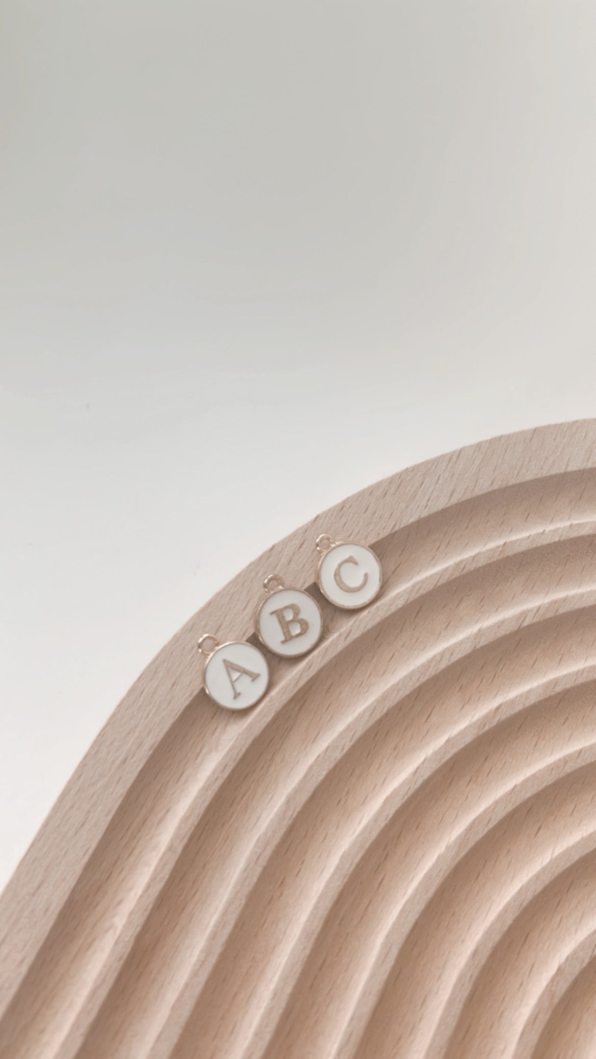 alphabet/initial | collar charm