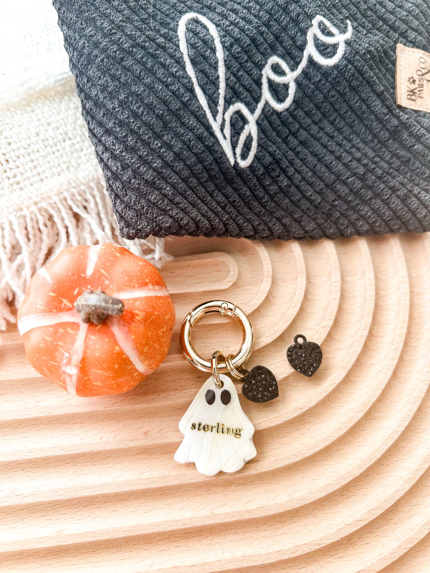 black rhinestone heart | collar charm