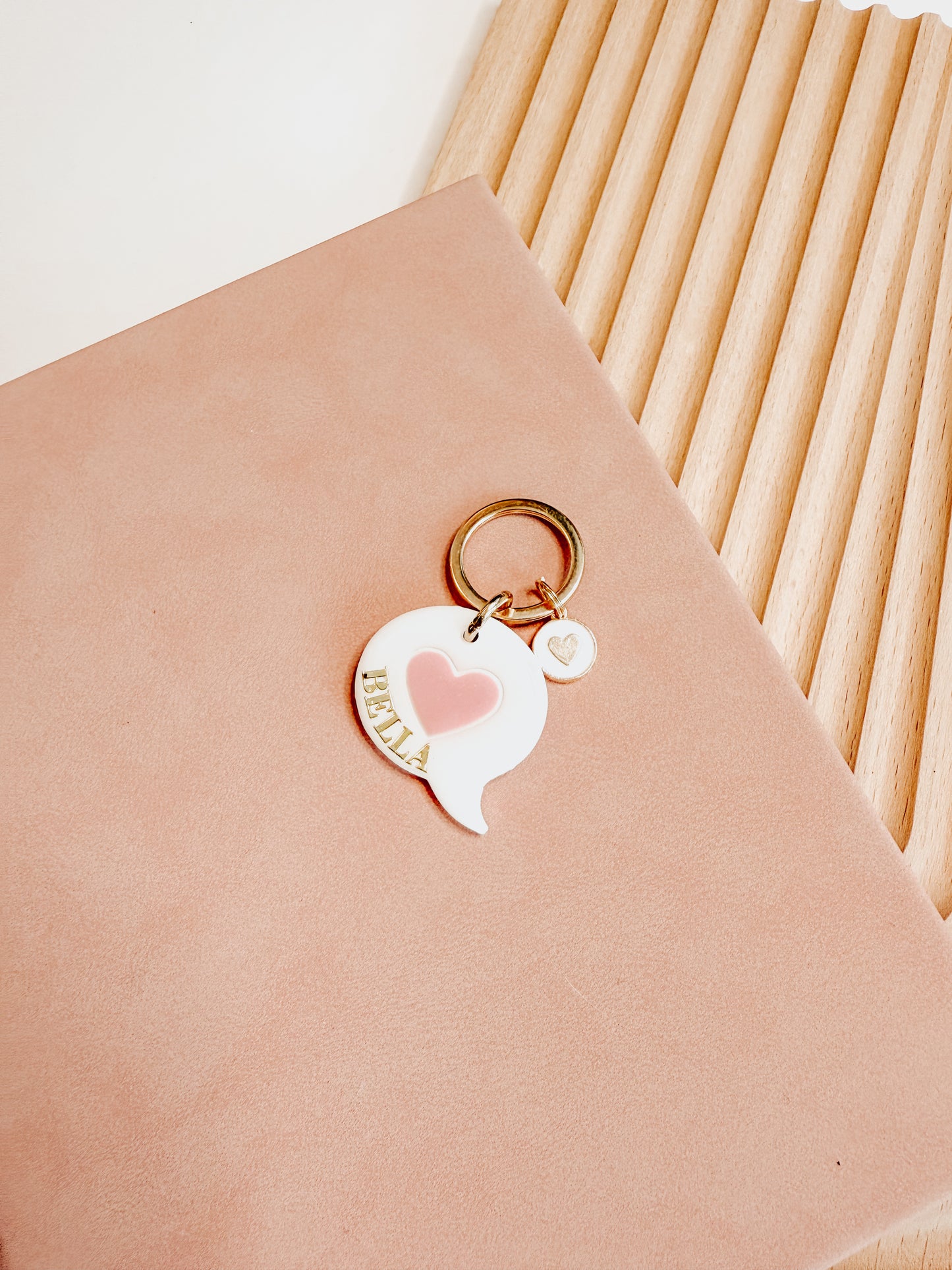 round white/gold heart | collar charm