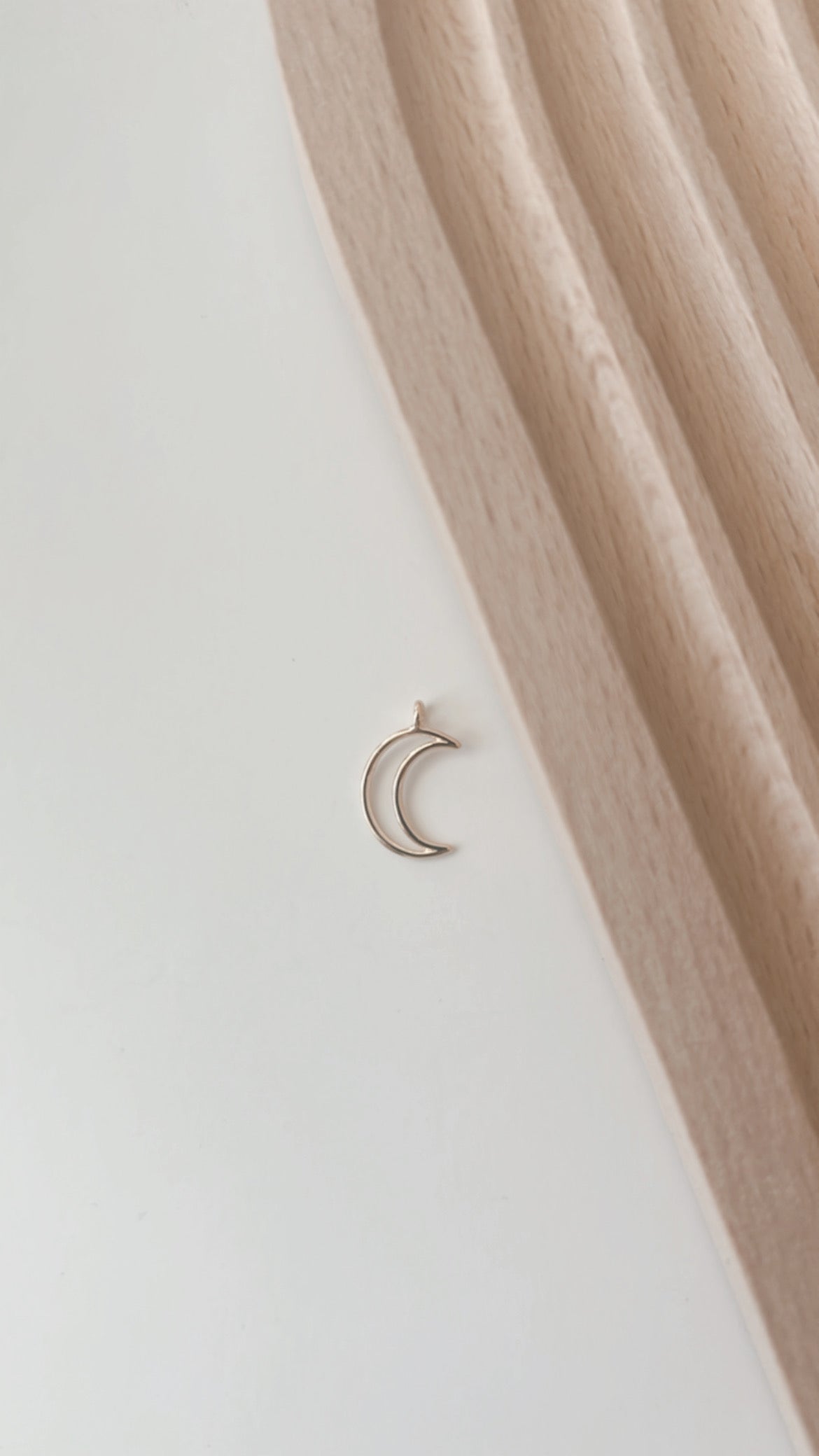 hollow moon | collar charm