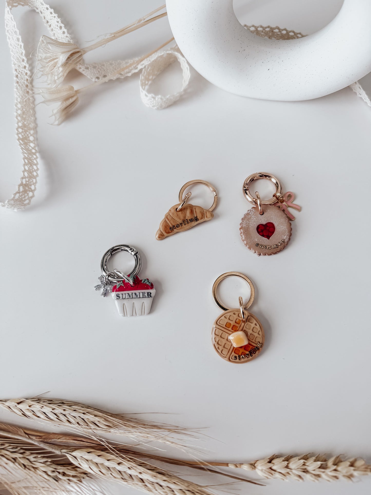 pint of berries | pet id tag