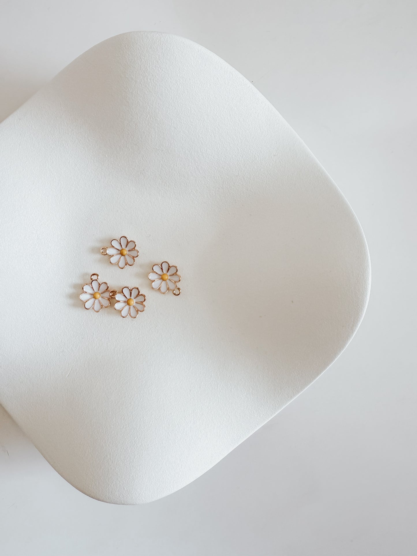 daisy | collar charm