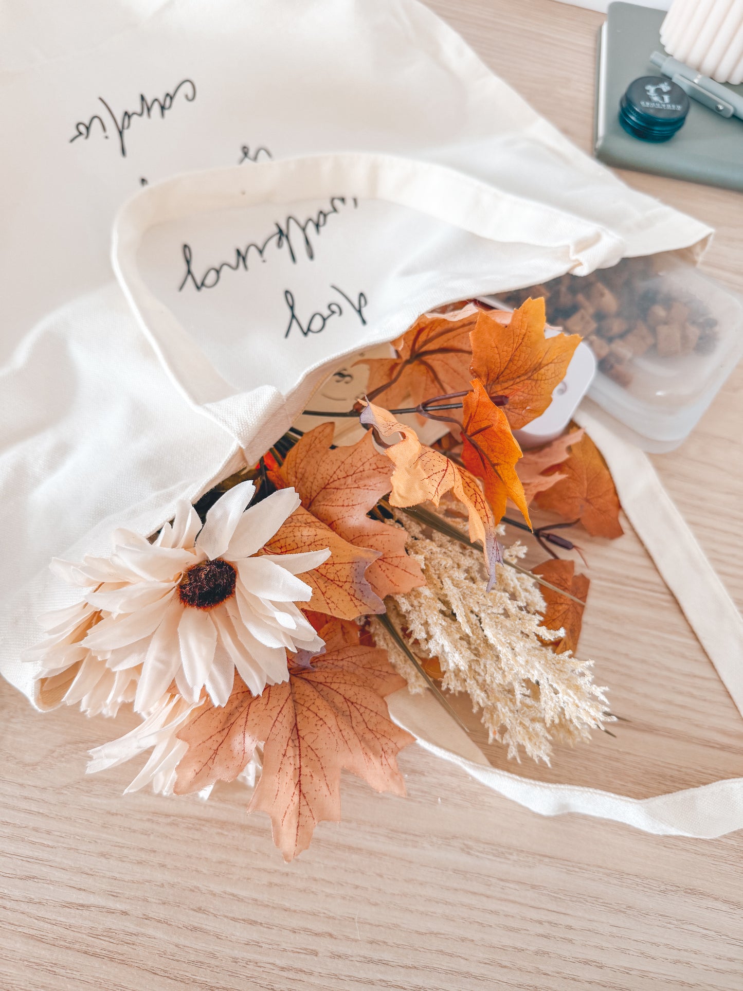 dog walking is my therapy | tote bag